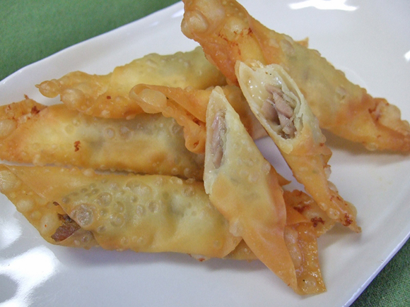 鶏せせり香草焼とチーズのワンタン包み揚げ