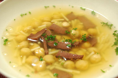 パストラミビーフとヒヨコ豆のスープ