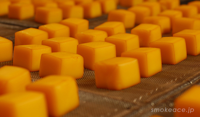 お歳暮にも人気の燻製チーズの詰め合わせセット