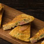 ふんわりソーセージケーキのボリュームオムレツ