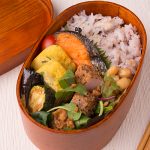 ナッツスモークチキンバーのヘルシー弁当