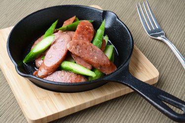 今夜の一杯がごちそうに変わる「鶏ガーリックフランク 」