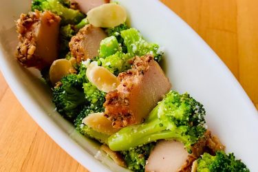 鶏むね肉とナッツが出会う燻製の1本「ナッツスモークチキンバー」