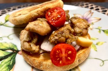 ハーブとスパイスの重層感。鶏オリエンタルハーブ焼のお召し上がり方